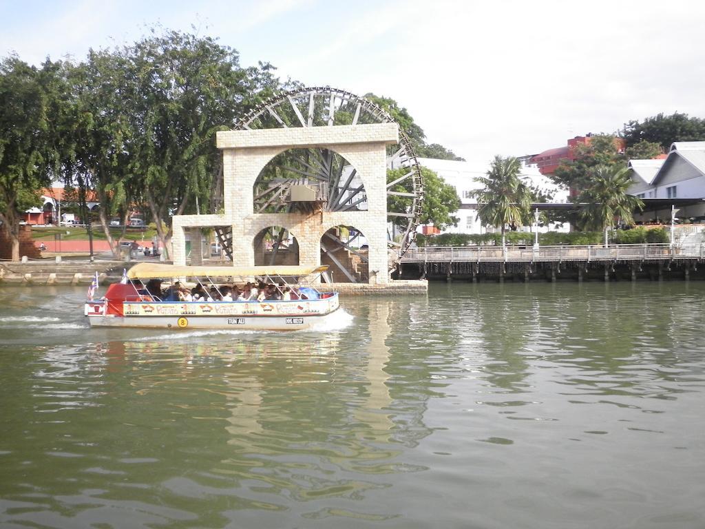 Vinz Hotel Malacca Exterior photo